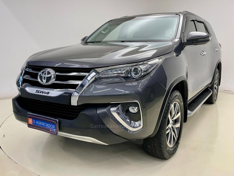 HILUX SW4 2.8 4X4 SRX PLATINUM TURBO 7 LUGARES DIESEL 4P AUTOMÁTICO - 2019 - SANTA CRUZ DO SUL