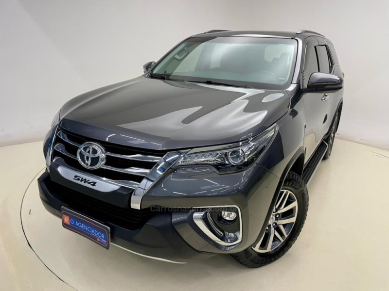 HILUX SW4 2.8 4X4 SRX PLATINUM TURBO 7 LUGARES DIESEL 4P AUTOMÁTICO - 2019 - SANTA CRUZ DO SUL