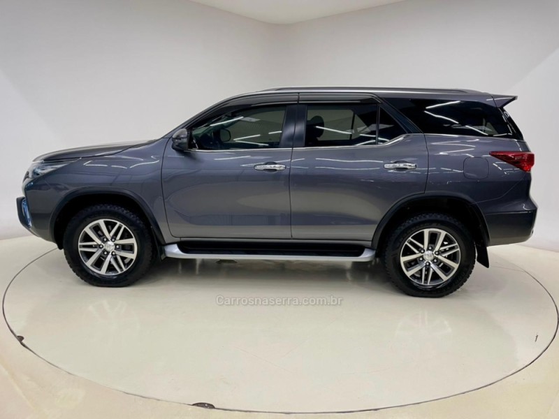 HILUX SW4 2.8 4X4 SRX PLATINUM TURBO 7 LUGARES DIESEL 4P AUTOMÁTICO - 2019 - SANTA CRUZ DO SUL