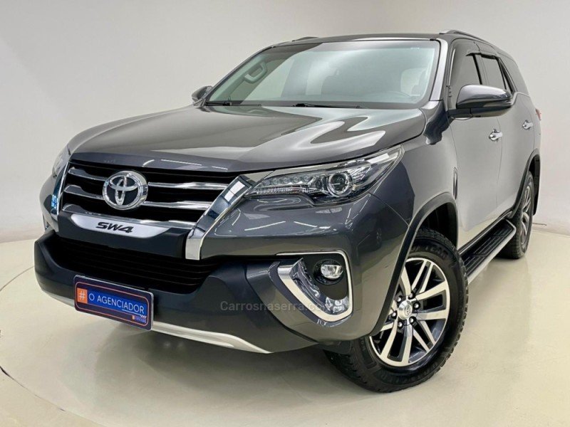 HILUX SW4 2.8 4X4 SRX PLATINUM TURBO 7 LUGARES DIESEL 4P AUTOMÁTICO - 2019 - SANTA CRUZ DO SUL