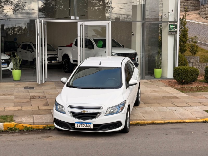 ONIX 1.4 MPFI LT 8V FLEX 4P MANUAL - 2015 - FARROUPILHA