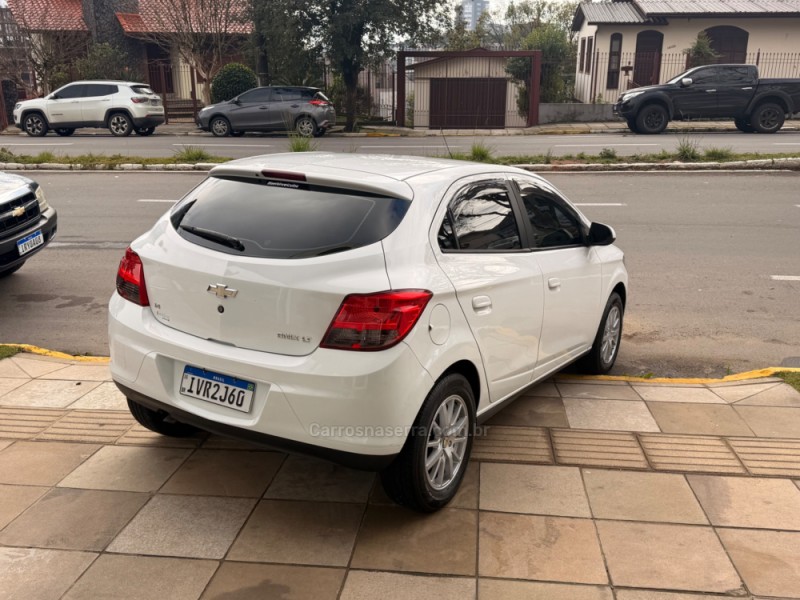 ONIX 1.4 MPFI LT 8V FLEX 4P MANUAL - 2015 - FARROUPILHA