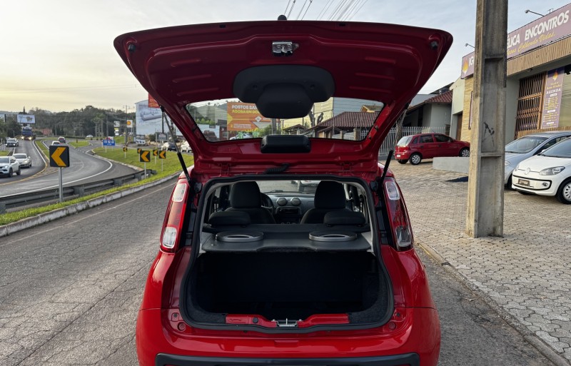 UNO 1.0 EVO VIVACE 8V FLEX 4P MANUAL - 2011 - DOIS IRMãOS