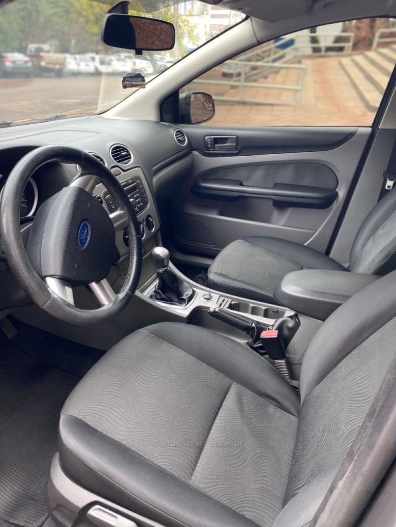 FOCUS 1.6 8V FLEX 4P MANUAL - 2013 - SANANDUVA