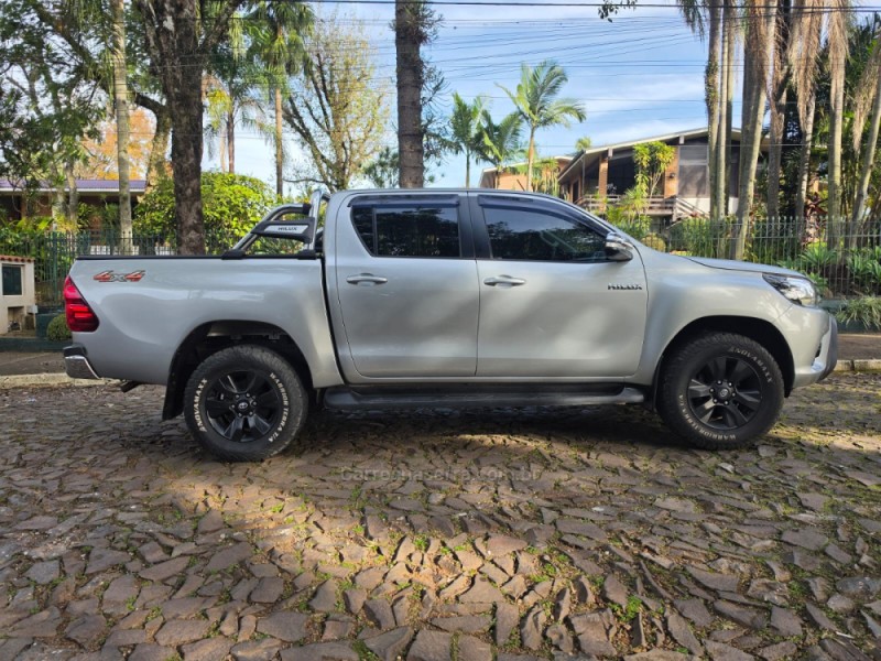 HILUX 2.7 SRV 4X4 CD 16V FLEX 4P AUTOMÁTICO - 2017 - IVOTI