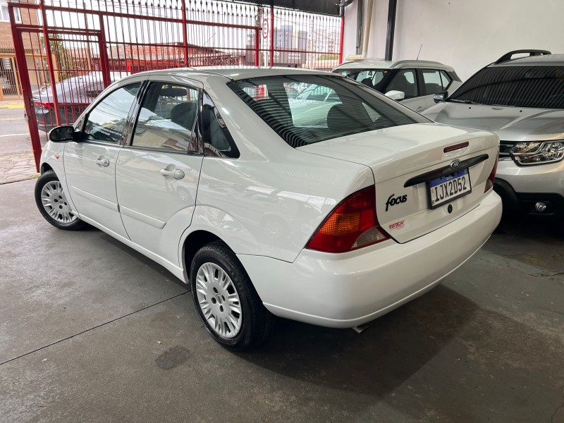 FOCUS 2.0 FC 16V GASOLINA 4P MANUAL - 2001 - CAXIAS DO SUL