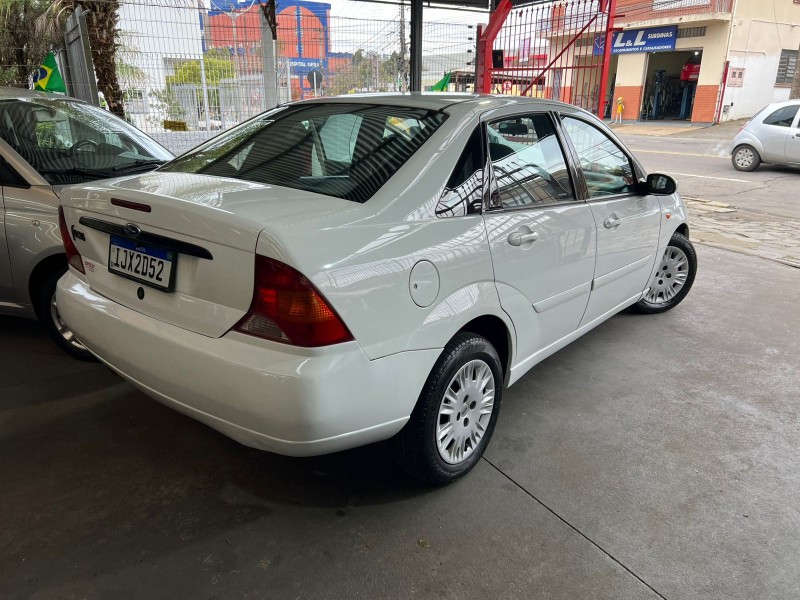 FOCUS 2.0 FC 16V GASOLINA 4P MANUAL - 2001 - CAXIAS DO SUL