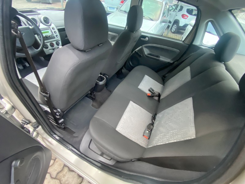 FIESTA 1.0 ROCAM SE SEDAN 8V FLEX 4P MANUAL - 2012 - CAXIAS DO SUL