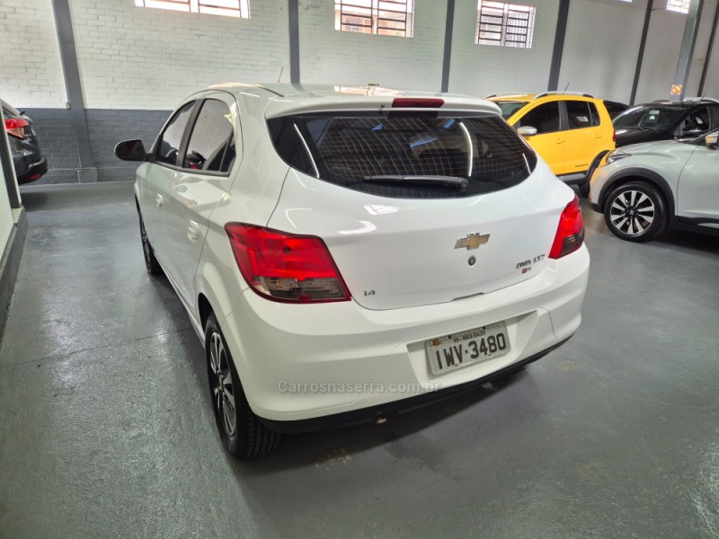ONIX 1.4 MPFI LTZ 8V FLEX 4P MANUAL - 2015 - GARIBALDI