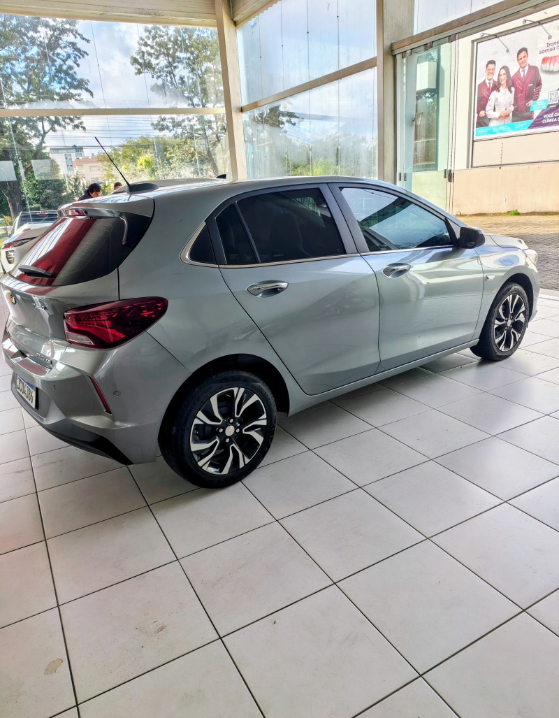 ONIX 1.0	PREMIER PLUS 8V TURBO FLEX 4P AUTOMÁTICO - 2025 - FARROUPILHA