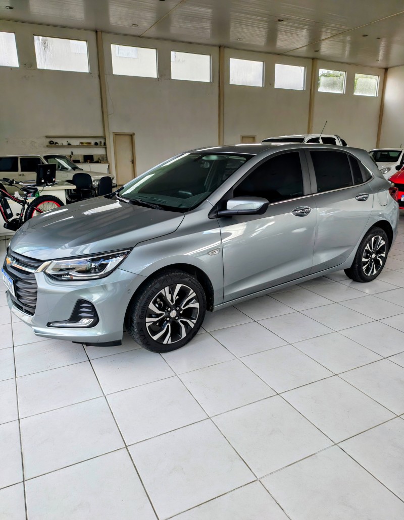 ONIX 1.0	PREMIER PLUS 8V TURBO FLEX 4P AUTOMÁTICO - 2025 - FARROUPILHA