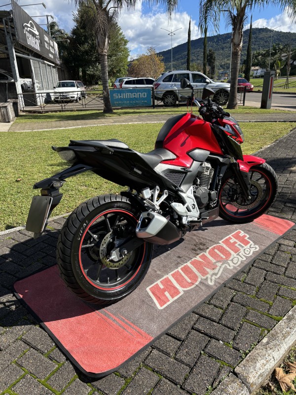 CB 300F TWISTER CBS - 2024 - FELIZ