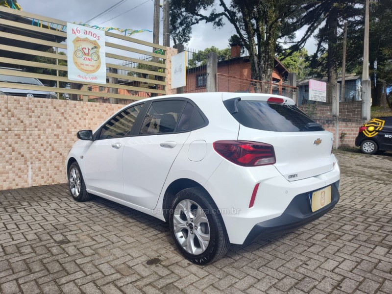 ONIX 1.0 LTZ 12V TURBO FLEX 4P MANUAL - 2023 - CANELA