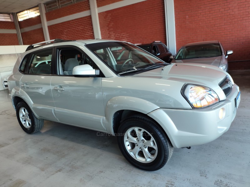 tucson 2.0 mpfi gls base 16v 143cv 2wd flex 4p automatico 2012 taquara