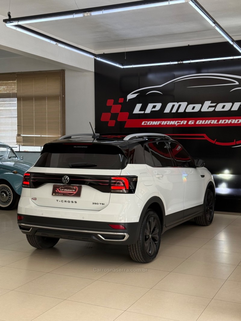 T-CROSS 1.4 HIGHLINE TSI 16V FLEX 4P AUTOMÁTICO - 2024 - FARROUPILHA