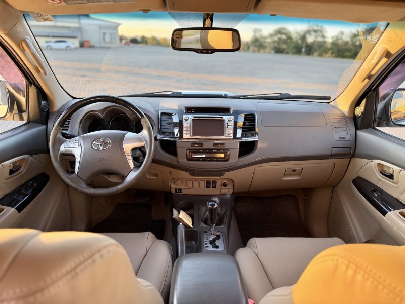 HILUX SW4 3.0 SRV 4X4 7 LUGARES 16V TURBO INTERCOOLER DIESEL 4P AUTOMÁTICO - 2013 - ANTôNIO PRADO