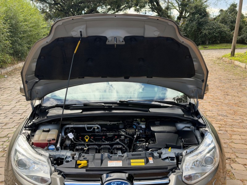 FOCUS 2.0 TITANIUM PLUS SEDAN 16V FLEX 4P AUTOMÁTICO - 2014 - NOVA PRATA