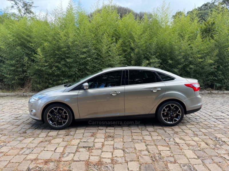 FOCUS 2.0 TITANIUM PLUS SEDAN 16V FLEX 4P AUTOMÁTICO - 2014 - NOVA PRATA