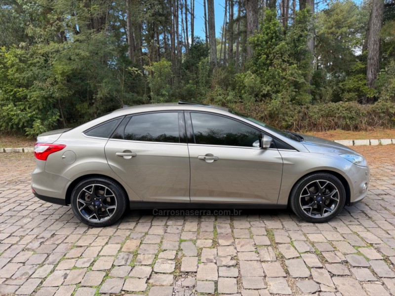 FOCUS 2.0 TITANIUM PLUS SEDAN 16V FLEX 4P AUTOMÁTICO - 2014 - NOVA PRATA
