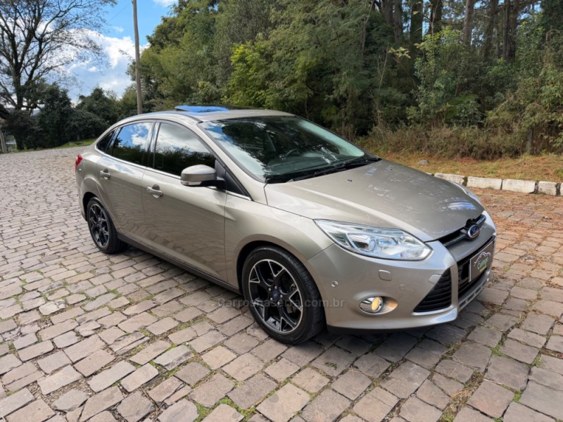FOCUS 2.0 TITANIUM PLUS SEDAN 16V FLEX 4P AUTOMÁTICO - 2014 - NOVA PRATA