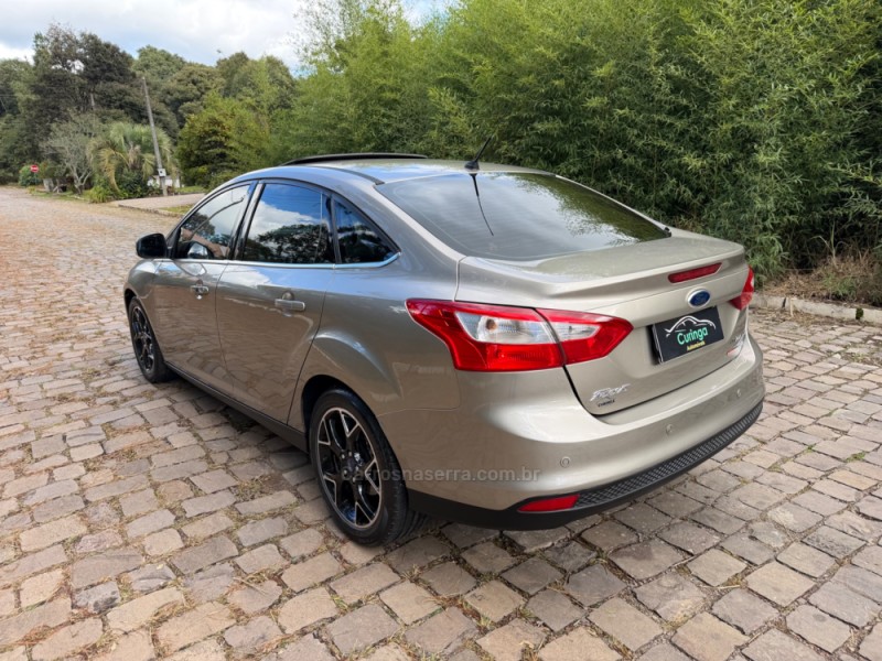 FOCUS 2.0 TITANIUM PLUS SEDAN 16V FLEX 4P AUTOMÁTICO - 2014 - NOVA PRATA
