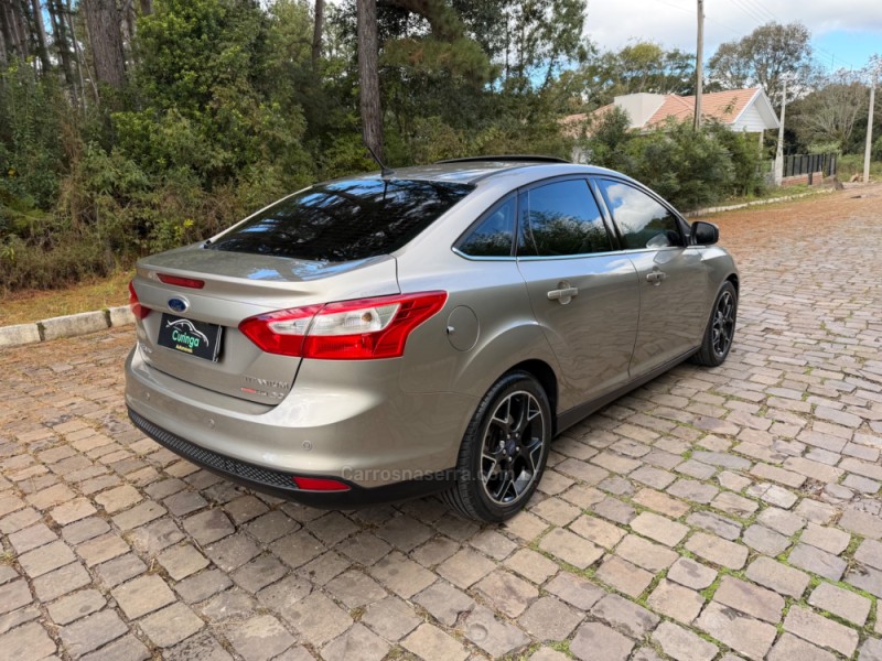 FOCUS 2.0 TITANIUM PLUS SEDAN 16V FLEX 4P AUTOMÁTICO - 2014 - NOVA PRATA