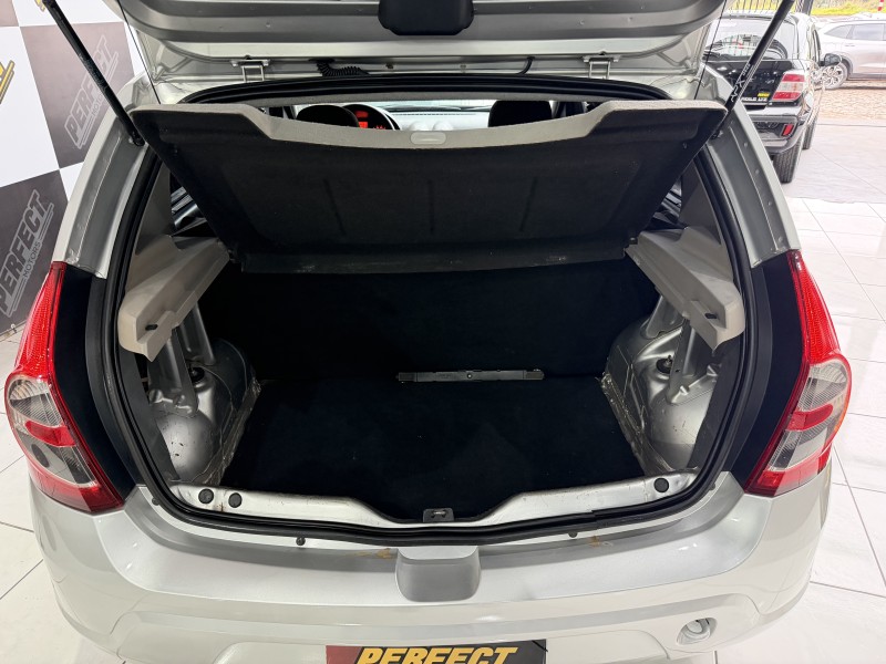 SANDERO 1.0 AUTHENTIQUE 16V FLEX 4P MANUAL - 2010 - PORTãO