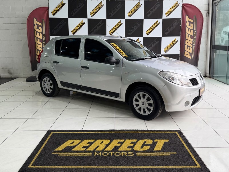 SANDERO 1.0 AUTHENTIQUE 16V FLEX 4P MANUAL - 2010 - PORTãO