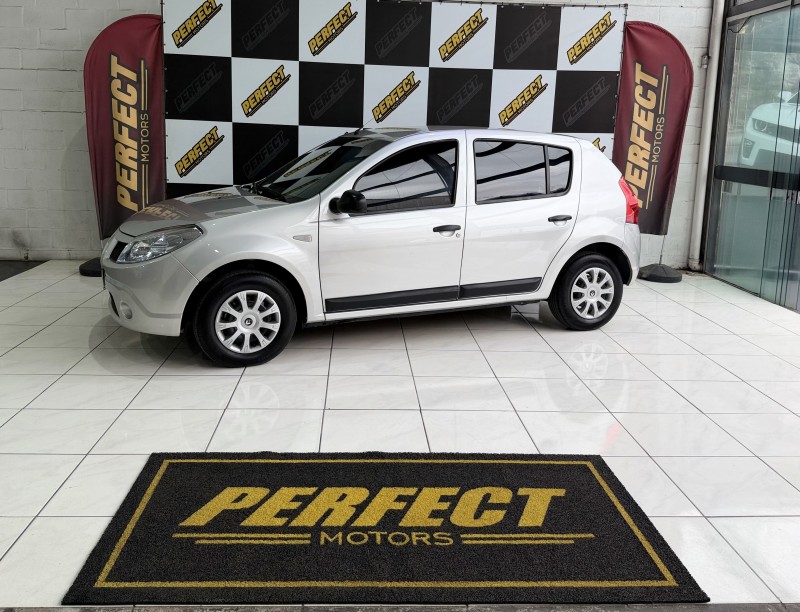 sandero 1.0 authentique 16v flex 4p manual 2010 portao