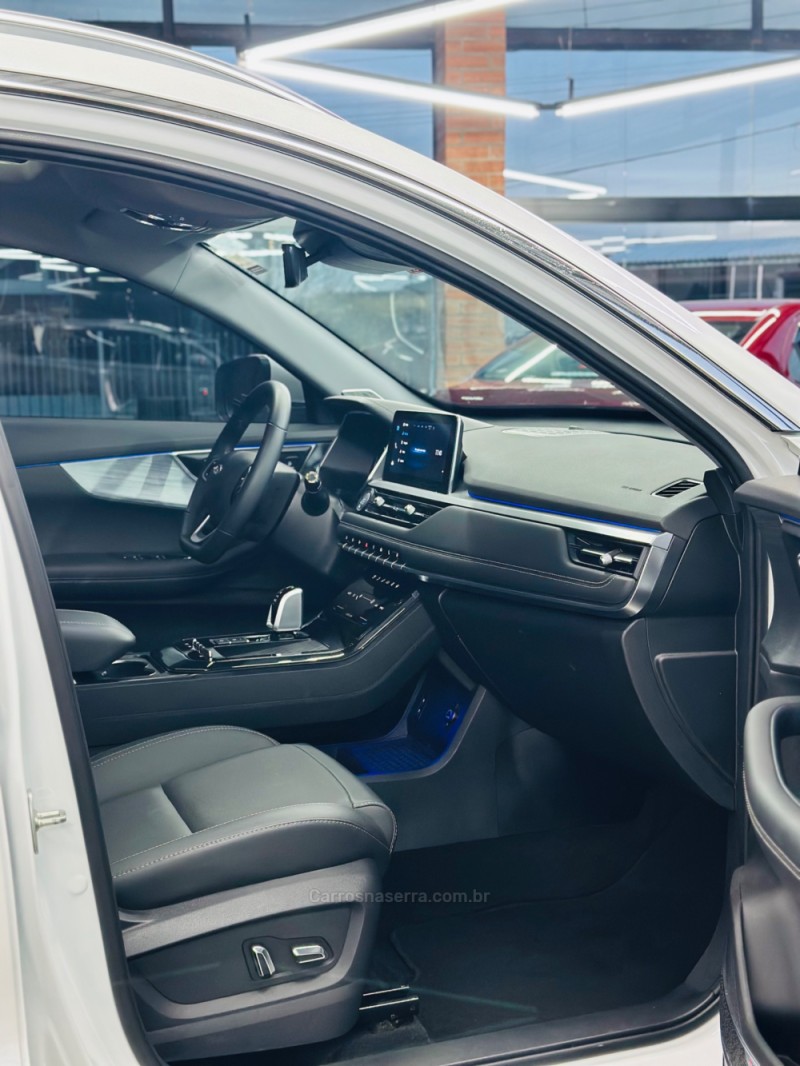 TIGGO 1.5 TCI 8 PRO HYBRID 4P AUTOMÁTICO - 2025 - CANELA