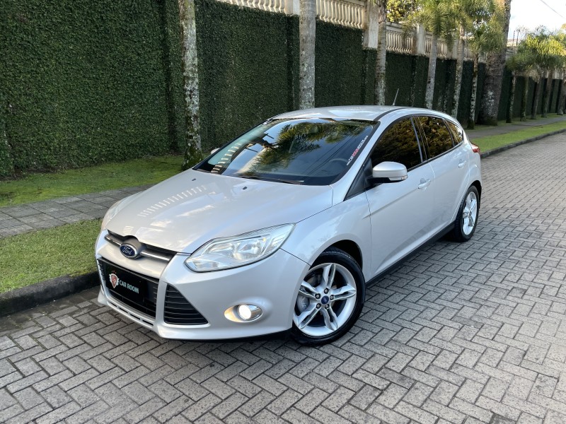 focus 2.0 se hatch 16v flex 4p auto 2014 caxias do sul