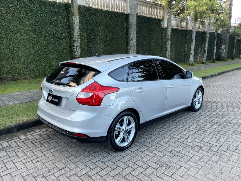 FOCUS 2.0 SE HATCH 16V FLEX 4P AUTO - 2014 - CAXIAS DO SUL