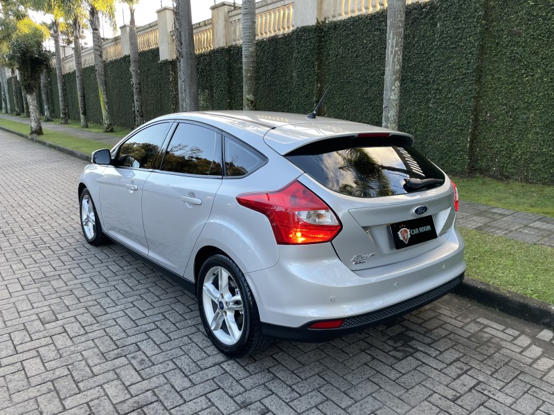 FOCUS 2.0 SE HATCH 16V FLEX 4P AUTO - 2014 - CAXIAS DO SUL