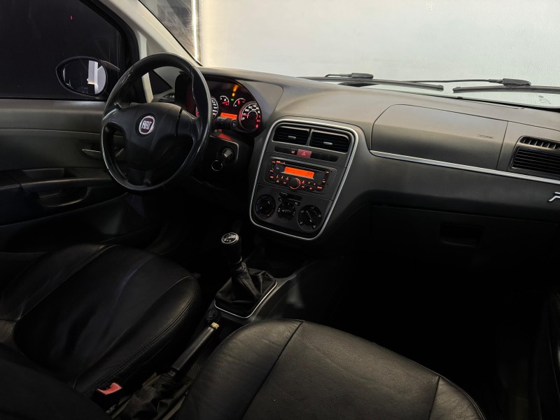 PUNTO 1.6 ESSENCE 16V FLEX 4P MANUAL - 2011 - ESTâNCIA VELHA