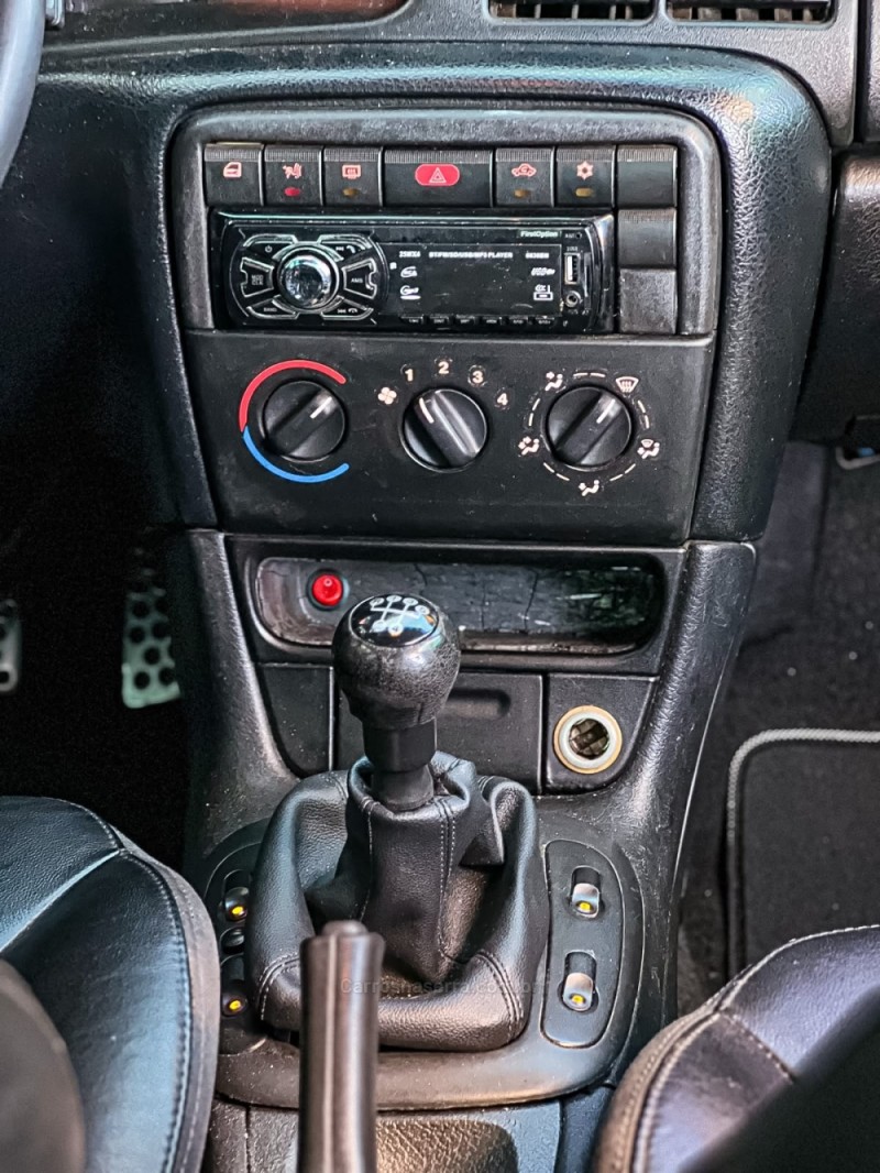 VECTRA 2.0 MPFI EXPRESSION 8V GASOLINA 4P MANUAL - 2005 - CANELA