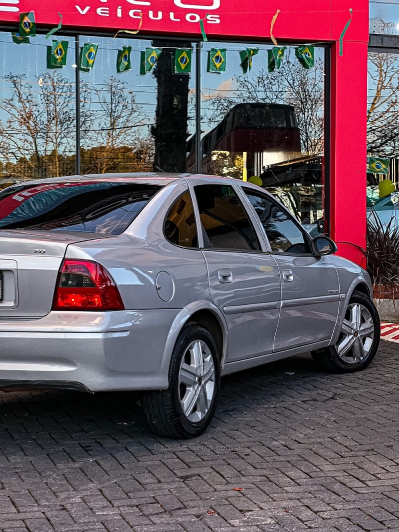 VECTRA 2.0 MPFI EXPRESSION 8V GASOLINA 4P MANUAL - 2005 - CANELA