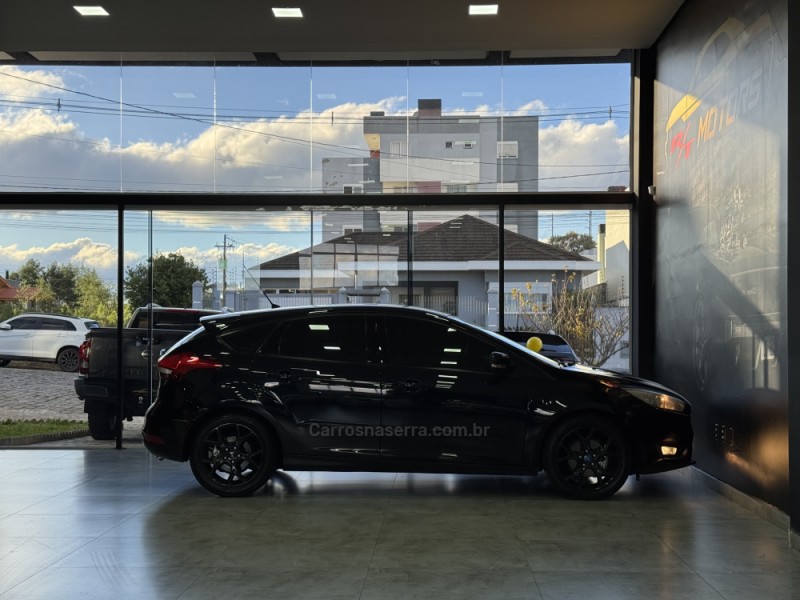FOCUS 2.0 SE HATCH 16V FLEX 4P AUTO - 2016 - CAXIAS DO SUL