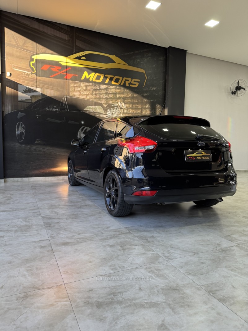FOCUS 2.0 SE HATCH 16V FLEX 4P AUTO - 2016 - CAXIAS DO SUL