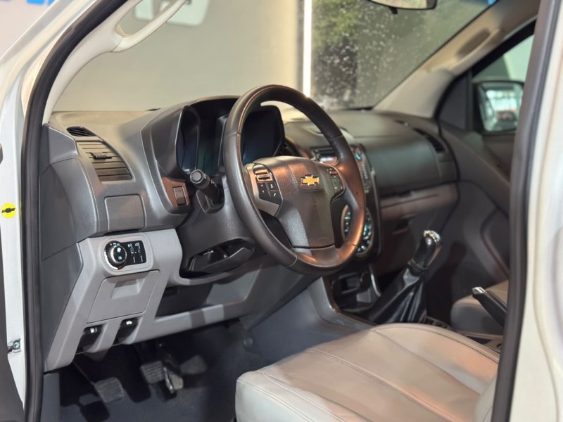 S10 2.4 LTZ 4X2 CD 8V FLEX 4P MANUAL - 2014 - ESTâNCIA VELHA