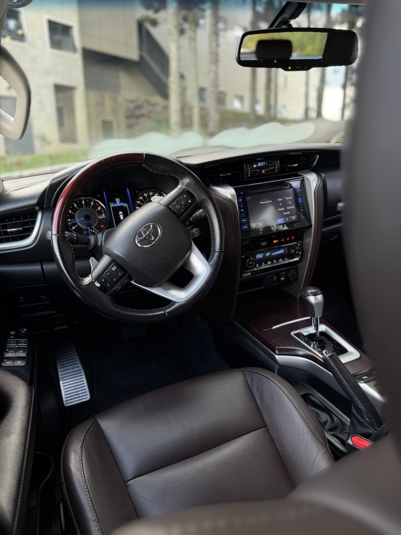 HILUX SW4 2.7 SRV 4X2 16V FLEX 7 LUGARES 4P AUTOMÁTICO - 2019 - ANTôNIO PRADO