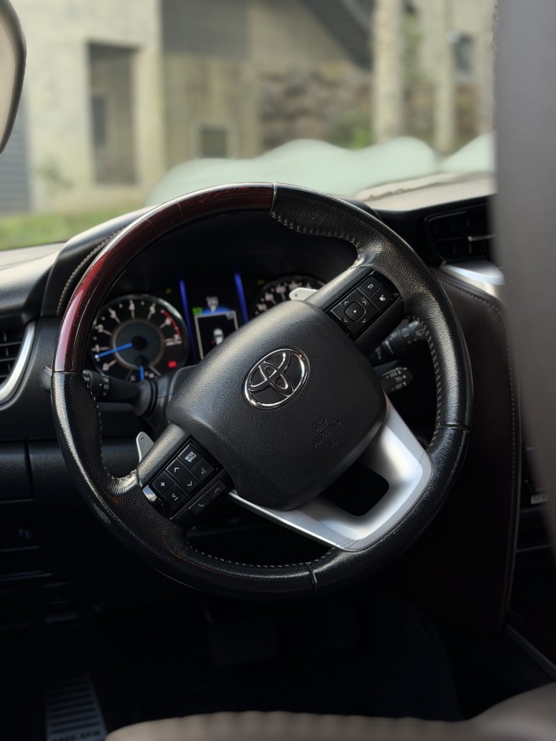 HILUX SW4 2.7 SRV 4X2 16V FLEX 7 LUGARES 4P AUTOMÁTICO - 2019 - ANTôNIO PRADO