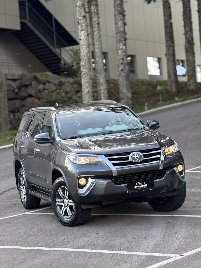 HILUX SW4 2.7 SRV 4X2 16V FLEX 7 LUGARES 4P AUTOMÁTICO - 2019 - ANTôNIO PRADO