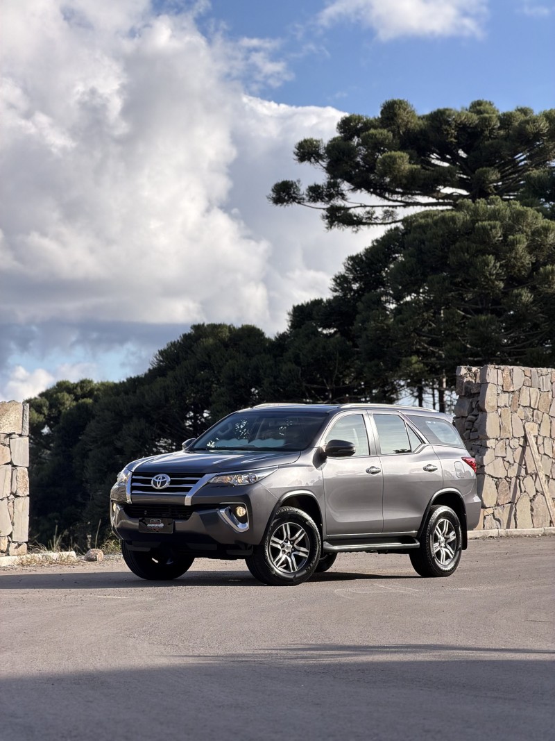 HILUX SW4 2.7 SRV 4X2 16V FLEX 7 LUGARES 4P AUTOMÁTICO - 2019 - ANTôNIO PRADO