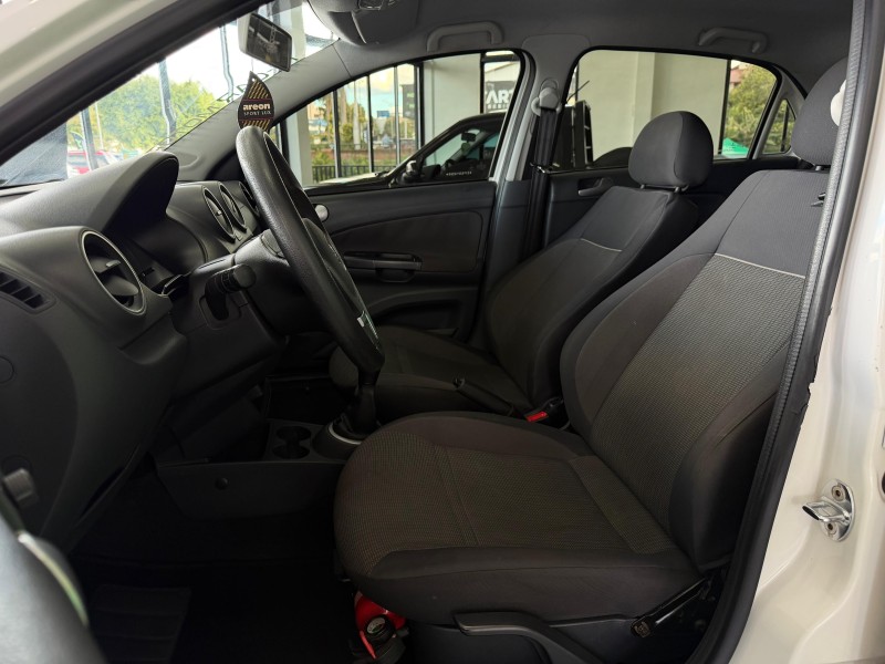 GOL 1.6 MI HIGHLINE 8V FLEX 4P MANUAL - 2014 - FELIZ