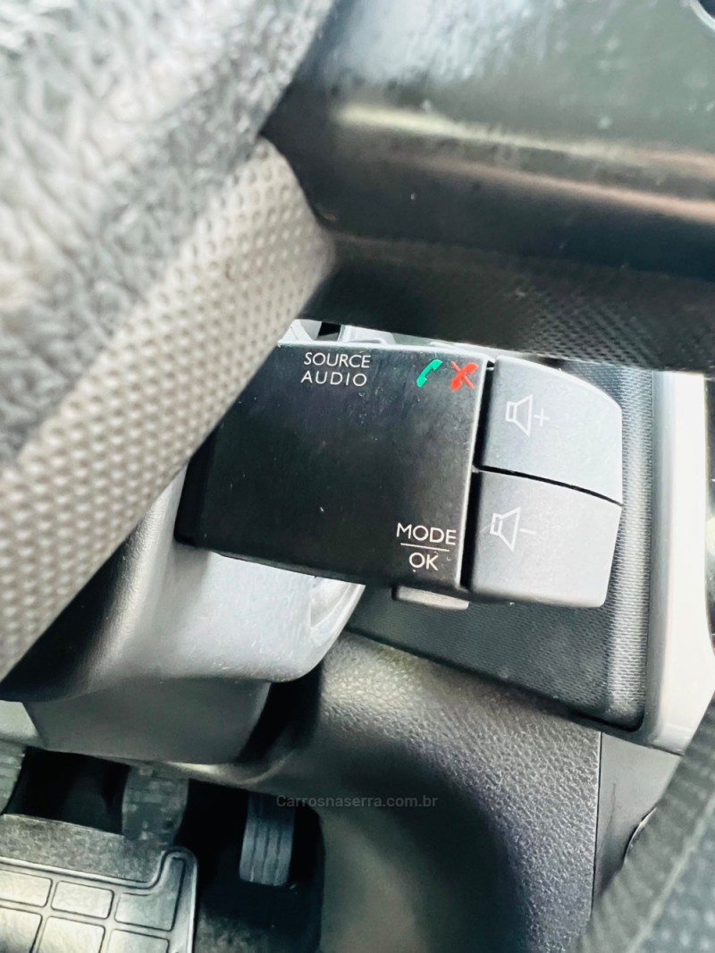 SANDERO 1.6 DYNAMIQUE 8V FLEX 4P MANUAL - 2015 - NOVA PRATA