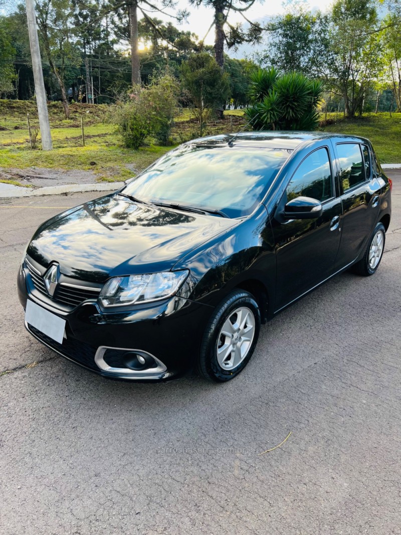 SANDERO 1.6 DYNAMIQUE 8V FLEX 4P MANUAL - 2015 - NOVA PRATA