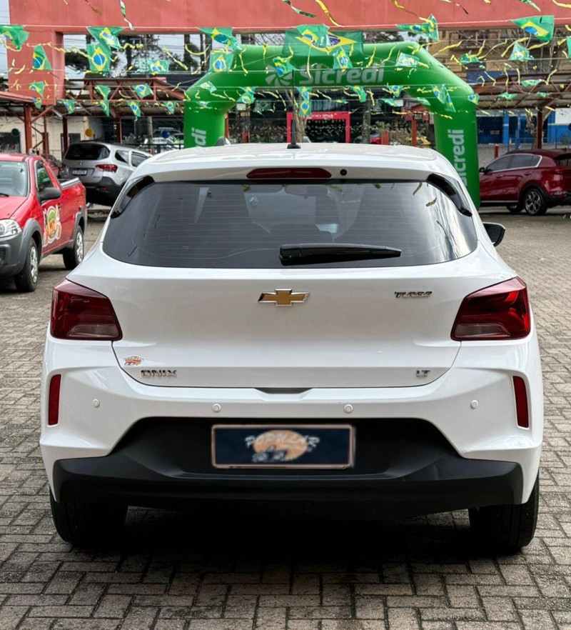 ONIX 1.0 LT 12V FLEX 4P MANUAL - 2023 - CANELA