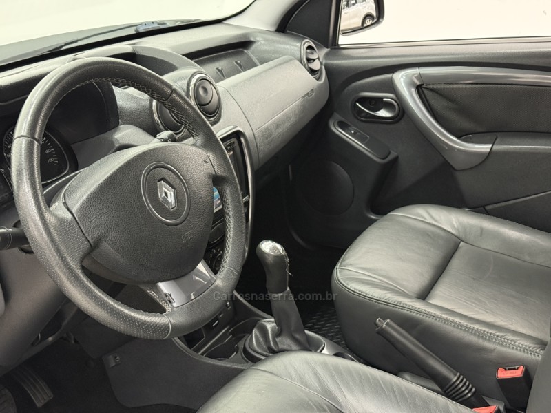 DUSTER 1.6 DYNAMIQUE 4X2 16V FLEX 4P MANUAL - 2015 - SANTA CRUZ DO SUL