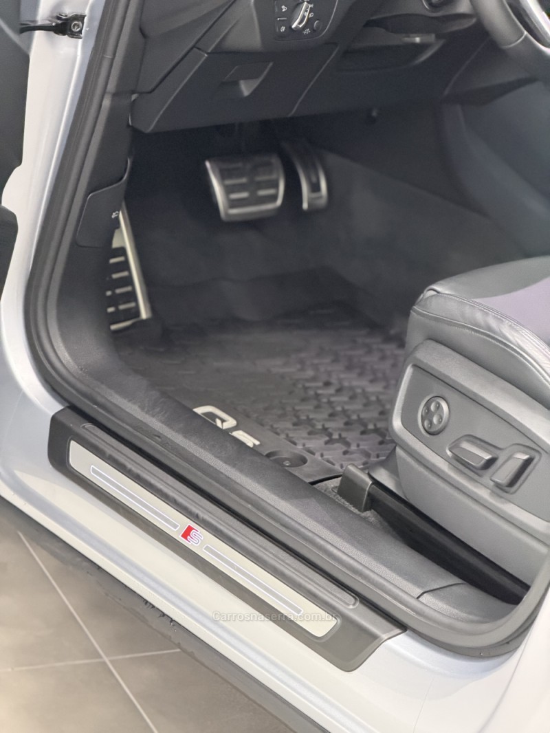 Q5 2.0 55 TFSI PHEV SPORTBACK PERFORMANCE BLACK QUATTRO HÍBRIDO 4P AUTOMÁTICO - 2024 - FARROUPILHA