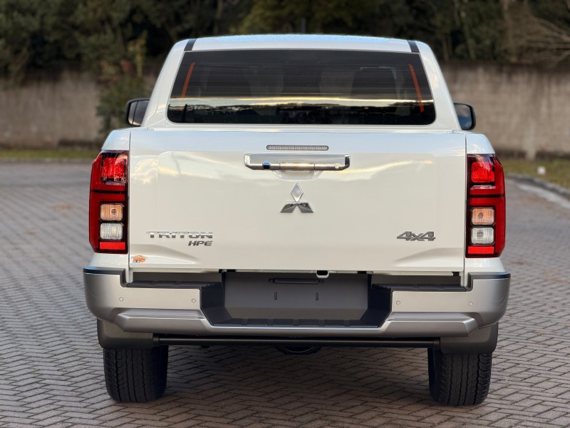 TRITON 2.4 HPE-S 4X4 CD TURBO 16V DIESEL 4P AUTOMÁTICO - 2027 - CANELA